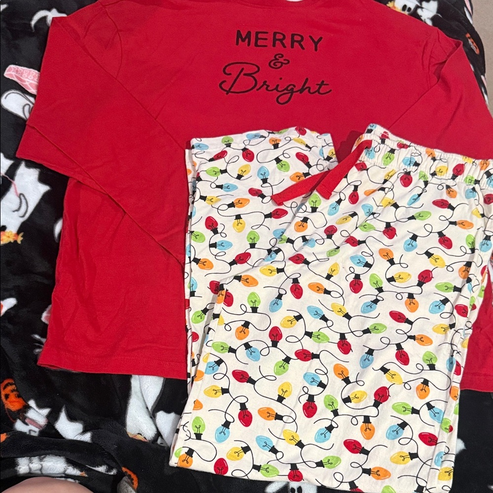 Touched By Nature Mens “Merry & Bright” PJs. LS shirt & straight leg pants Sz L